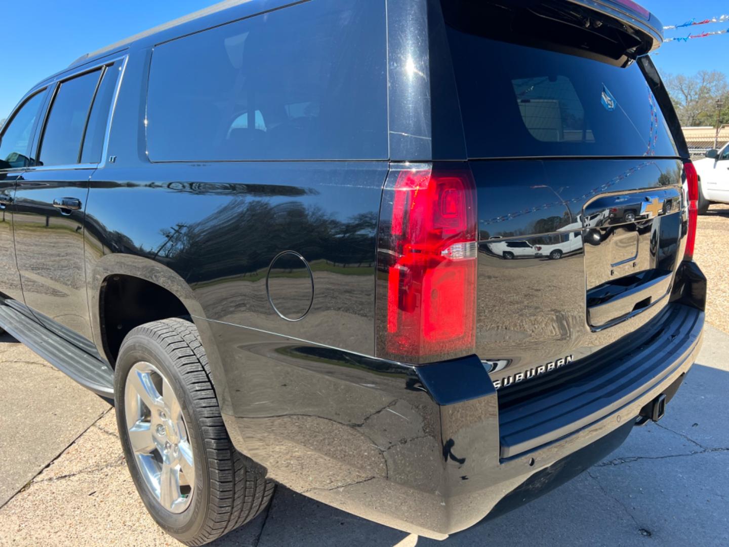 2015 Black /Black Chevrolet Suburban LT (1GNSCJKC9FR) with an 5.3L V8 engine, 6-Speed Automatic transmission, located at 4520 Airline Hwy, Baton Rouge, LA, 70805, (225) 357-1497, 30.509325, -91.145432 - 2015 Chevrolet Suburban LT 5.3 V8 Gas, 184K Miles, Heated Leather Seats, 7 Passenger Seating, Sunroof, Bose, Backup Camera, Does Have Minor Scratches, Tow Pkg. NO IN HOUSE FINANCING. FOR INFO PLEASE CONTACT JEFF AT 225 357-1497 CHECK OUT OUR A+ RATING WITH THE BETTER BUSINESS BUREAU WE HAVE BEEN A - Photo#7